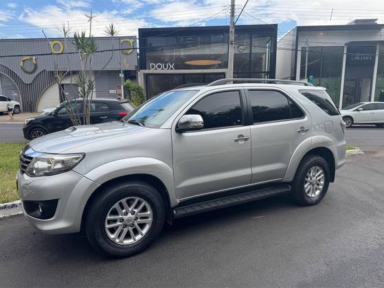 TOYOTA HILUX SW4 3.0 SRV 4X4 16V TURBO INTERCOOLER DIESEL 4P AUTOMÁTICO